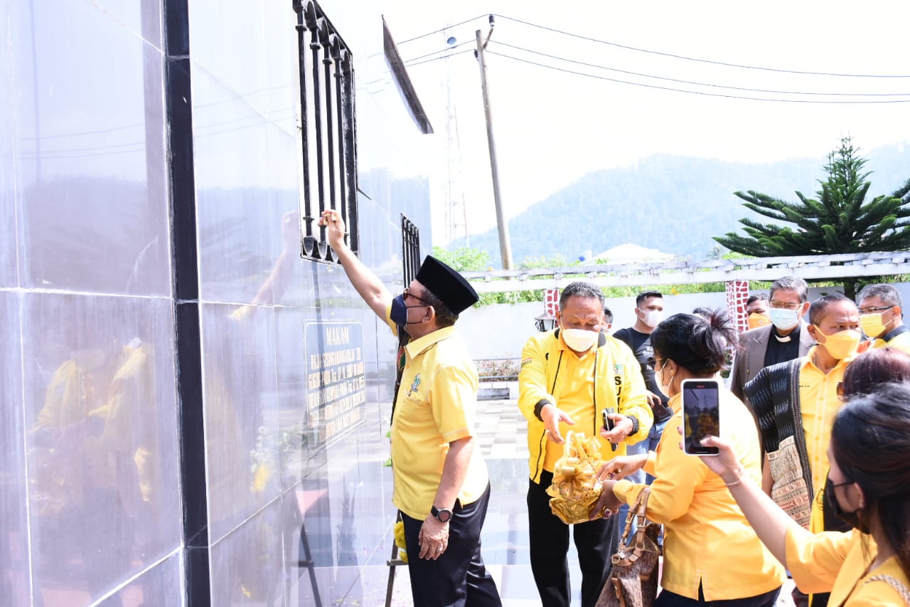 Perayaan Natal dan Syukuran Tahun Baru Partai Golkar Sumut Diawali Dengan Bazar UMKM, Ziarah dan Baksos  (V24/AL)