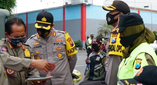 Cegah Lonjakan Kasus Positif Covid-19, Kodim 0808/Blitar Gencarkan Himbauan Tentang Prokes, Rabu (09/02/2022), (V24/AL)