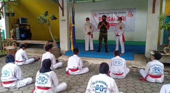 Jaga Kerukunan, Babinsa Banaran Memberikan Wawasan Kebangsaan Kepada Anggota Pencak Silat (V24/AL)