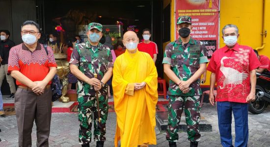 Danramil 01/TS Dampingi Dandim 0503/JB Pantau Pengamanan Perayaan Imlek 2573 Tahun 2022 (V24/AL)