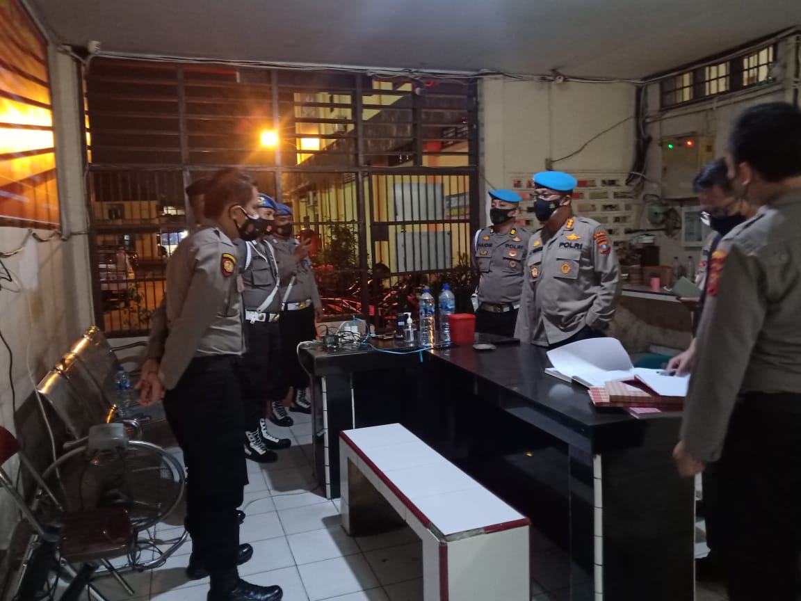 Sidak Polrestabes Medan Malam Hari, Kabid Propam Poldasu : Pahami SOP Penjagaan, Kamis (03/02/22), (V24/AL)