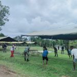 Atasi Kesulitan Masyarakat Perbatasan, Satgas Pamtas Yonif 126/KC Bantu Persiapan Acara Pentabisan di Gereja, Sabtu (05/02/2022), (V24/AL)