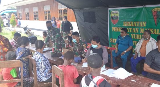 Satgas Pamtas Yonif 126/KC Hadiri Acara Pentahbisan Pastor, Senin (07/02/2022), (V24/AL)