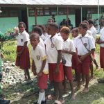 Cerdaskan Penerus Bangsa, Anggota Satgas Pamtas Yonif 126/KC Berikan Materi Wawasan Kebangsaan Bagi Siswa-siswi Perbatasan Selasa (08/02/2022), (V24/AL)