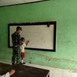 Murid Senang Kami Pun Senang, Anak Perbatasan Belajar Bersama Anggota Satgas Pamtas Yonif 126/KC , Selasa (08/02/2022), (V24/AL)