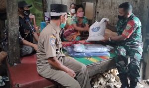 Dandim 0601 Pandeglang Melalui Danramil, Berikan Bantuan Kepada Warga Yang Terkena Bencana , Selasa (08/02/2022), (V24/AL)
