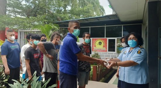 1300 Warga Binaan Rutan 1 Medan Kanwil Kemenkumham Sumut Ikuti Skrinning TBC dan HIV, Rabu (09/02/2022), (V24/AL)