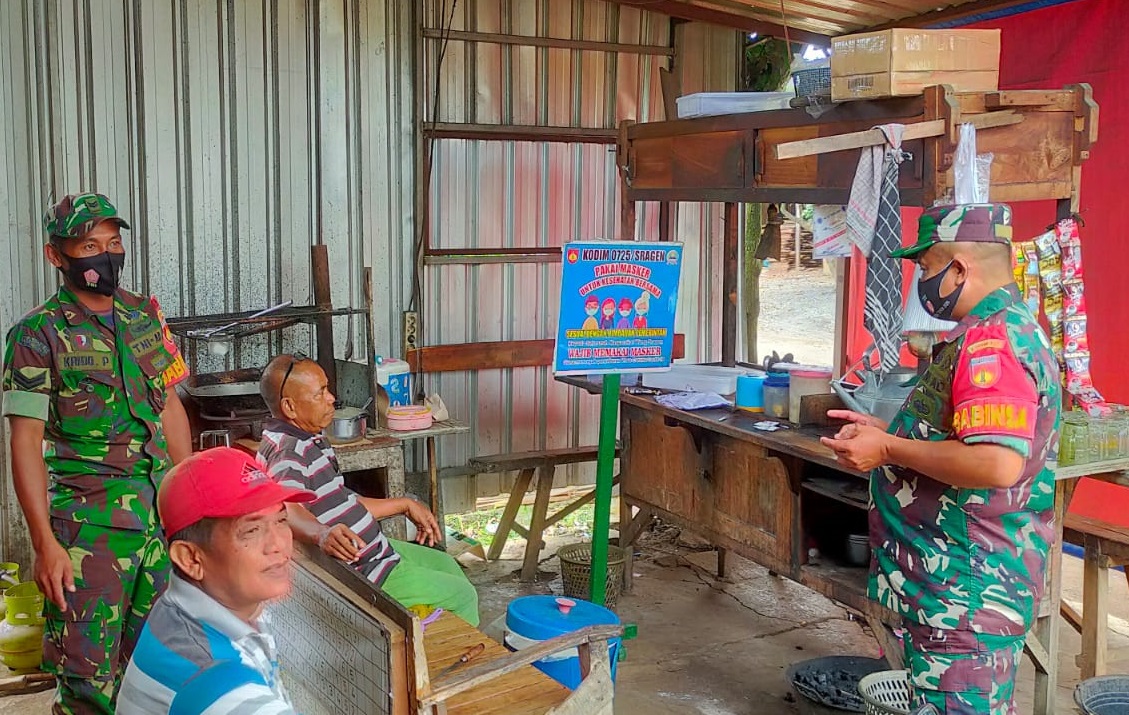 Berikan Himbauan Secara Persuasif, Koramil 18/Kalijambe Aktif Berikan Himbauan Protkes, Kamis (10/02/2022), (V24/AL)