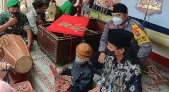 Vaksinasi Unik, Hadirkan Dalang Cilik Untuk Mengurangi Rasa Takut Anak, Kamis (10/02/2022), (V24/AL)