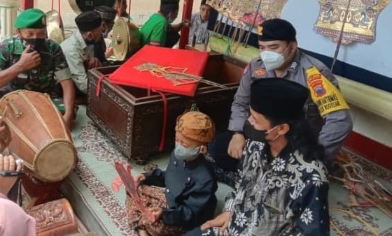 Vaksinasi Unik, Hadirkan Dalang Cilik Untuk Mengurangi Rasa Takut Anak, Kamis (10/02/2022), (V24/AL)