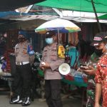 Susuri Pasar Gawok, Anggota Koramil 07 Gatak Ajak Warga Wetap Didiplin Prokes, Jumat (11/02/2022), (V24/AL)