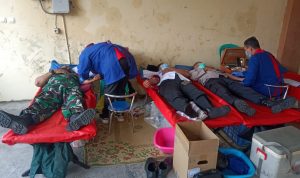 Sakit! Tapi Lancar, Kegiatan Bakti Sosial Donor Darah Dilakukan Oleh PMI Sragen, Kamis (10/02/2022), (V24/AL)