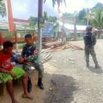 Hadir di Tengah Kesulitan Masyarakat, Satgas Yonif 126/KC Obati Warga di Perbatasan, Sabtu (12/02/2022), (V24/AL)