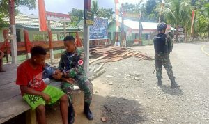 Hadir di Tengah Kesulitan Masyarakat, Satgas Yonif 126/KC Obati Warga di Perbatasan, Sabtu (12/02/2022), (V24/AL)