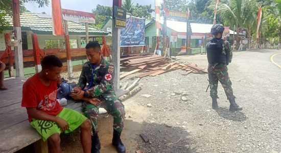Hadir di Tengah Kesulitan Masyarakat, Satgas Yonif 126/KC Obati Warga di Perbatasan, Sabtu (12/02/2022), (V24/AL)