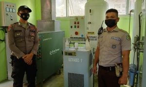 Polres Kukar dan Jajaran Polsek Melakukan Pengecekan Oksigen di RSUD, Jumat (11/02/2022), (V24/AL)