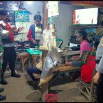 Sigap Cegah Covid-19 Merebak Kembali, Anggota Koramil 9 Sambungmacan Aktif Sambangi Warga Berikan Himbauan Prokes, Minggu (13/02/2022), (V24/AL)