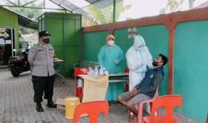 Babinsa Gondangrawe Dampingi Nakes Tes Swab PCR Warga Binaan, Rabu (16/02/2022), (V24/AL)