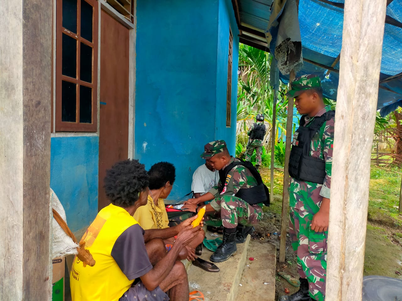 Pelayanan Kesehatan Door to Door Satgas Yonif 126/KC Kepada Warga Papua, Rabu (16/02/2022), (V24/AL)