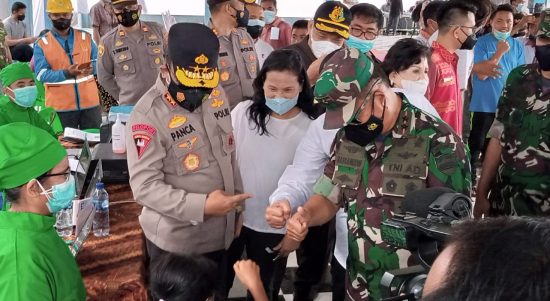 Pangdam I/Bb, Gubsu Dan Kapoldasu Tinjau Vaksinasi Di Kab Karo , Rabu (16/02/2022), (V24/AL)