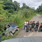 Aksi Heroik Anggota TNI di Papua, Satgas Yonif 126/KC Evakuasi Kendaraan yang Hampir Jatuh ke Jurang, Kamis (17/02/2022), (V24/AL)