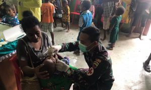 Satgas Yonif 126/KC Bantu Layanan Posyandu Di Perbatasan, Jumat (18/02/2022), (V24/AL)