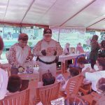 Anggota Satgas Yonif 144/JY Dampingi Danrem 121/Abw dan Persit Koorcab Rem PD Tpr XII/TPR Tinjau Vaksinasi, Kamis (17/02/2022), (V24/AL)