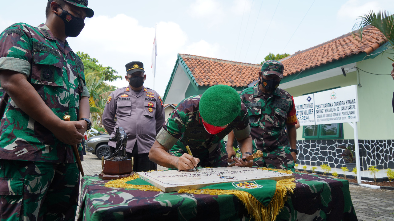 Brigjen TNI Achmad Fauzi Resmikan 46 Renovasi Koramil Jajaran Korem 061/Sk Yang di Pusatkan di Koramil 06/Tanah Sareal Kodim 0606/Kota Bogor, Kamis (17/02/2022), (V24/AL)
