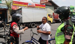 Antisipasi Lonjakan Covid-19 Varian Omicron, Kodim 0808/Blitar Bersama Petugas Gabungan Gelar Patroli Yustisi, Minggu (20/02/2022), (V24/AL)