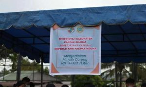 Menstabilkan Harga Minyak Goreng Bupati Pakpak Bharat Adakan Operasi Pasar Murah Minyak Goreng, Minggu (20/02/2022), (V24/AL)