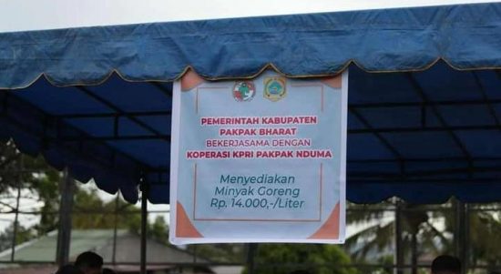 Menstabilkan Harga Minyak Goreng Bupati Pakpak Bharat Adakan Operasi Pasar Murah Minyak Goreng, Minggu (20/02/2022), (V24/AL)
