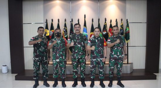 Pangdam XII/Tpr Apresiasi Babinsa Penolong Warga Korban Lakalalin, Senin (21/02/2022), (V24/AL)