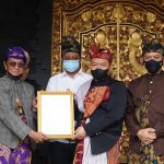 Kunker di NTB, Kasad Dianugerahi Gelar Prawireng Jaye Bhuwane, Senin (21/02/2022), (V24/Lucky)