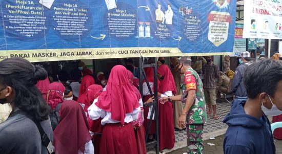 Murid SD Di Kecamatan Tegalrejo Terima Vaksinasi Dosis ke II, Senin (21/02/2022), (V24/Meri)