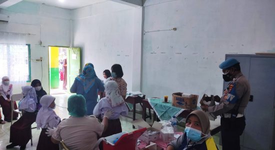 Polsek Medan Timur Lakukan Vaksinasi Tahap II Kepada 112 Anak, Senin (21/02/2022), (V24/AL)