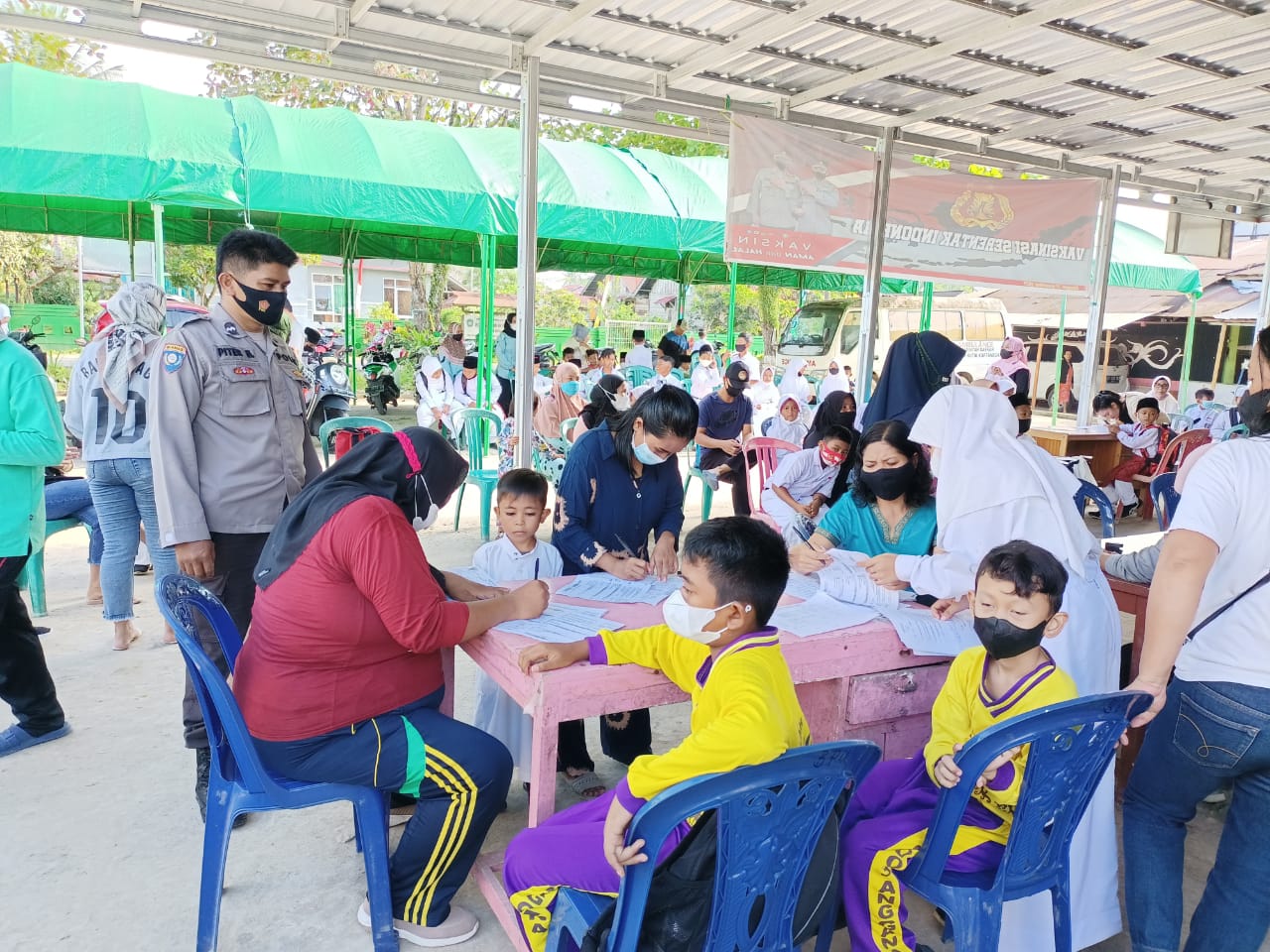 Kodim 0726/Sukoharjo Gelar Vaksinasi Booster Untuk Warga Mojolaban, Dosis ke 2 Bagi Anak Usia 6 s.d 11 Tahun, Selasa (22/02/2022), (V24/AL)