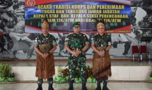 Danrem 174/ATW Merauke Sematkan Tanda Jabatan Kepada Kasrem dan Kasiren Yang Baru, Selasa (22/02/2022), (V24/AL)