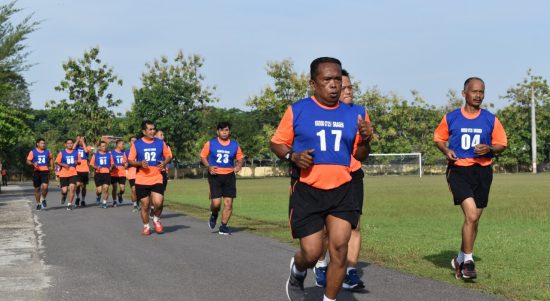Tes Kesegaran Jasmani Menjadi Tolok Ukur Kemampuan Fisik Prajurit Kodim Sragen, Kamis (24/02/22), (V24/Mimir)