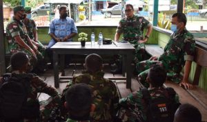 Danrem 174 Merauke Tinjau Prajurit Satgas Pamtas RI-PNG Yonif 757/Ghupta Vira, Jumat (25/02/2022), (V24/AL)