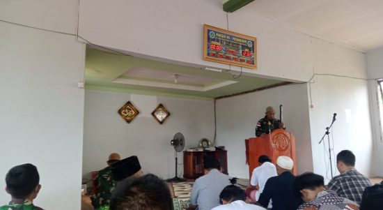 Pertebal Keimanan Dan Ketakwaan Anggota Satgas Yonif 144/JY Khutbah Jum'at di Masjid Al Mujahidin Perbatasan, Jumat (25/02/2022), (V24/AL)
