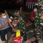 Dukung Program Percepatan Vaksinasi, Kodim 0808/Blitar Gelar Vaksinasi Booster Di Aloon Aloon Kota Blitar, Jumat (25/02/2022), (V24/Madli)