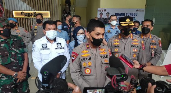 Wakapolda Banten Didampingi Kapolresta Tangerang Cek Pelaksanaan Vaksinasi di Citra Raya, Jumat (25/02/2022), (V24/AL)