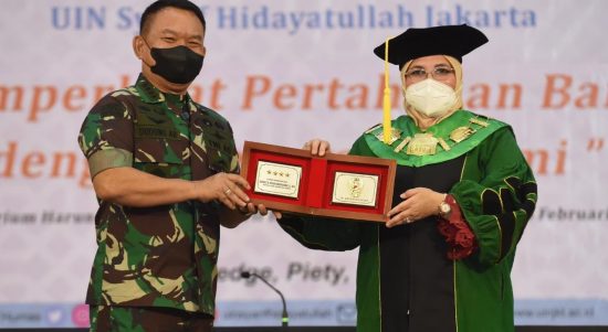 Kasad Beri Orasi Ilmiah Kepada Mahasiswa UIN Syarif Hidayatullah, Sabtu (26/02/2022), (V24/AL)
