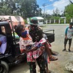 Dengan menggunakan mobil warga, Tim Kesehatan Pos Ramil Alang Asaude mendatangi rumah Ibu Sely (59), dan segera membawanya ke Rumah Sakit Piru agar mendapatkan perawatan lanjutan., Minggu (27/02/2022), (V24/AL)