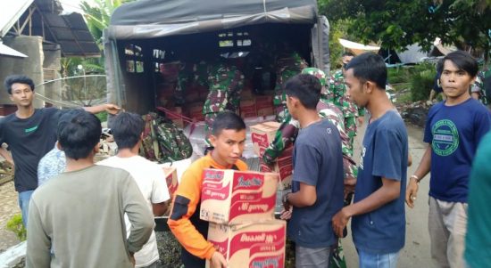 Ke Pasaman Barat, Pangdam I/BB Berikan Bantuan Logistik Bagi Korban Gempa, Minggu (27/02/2022), (V24/AL)