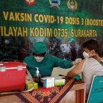 Kodim Solo Gelar Vaksin Boster Sasar Di Pasar Harjodaksino Surakarta, Minggu (27/02/2022), (V24/AL)