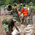 Koramil Selo Kompak Bersama Warga Laksanakan Pengecoran Jalan, Senin (28/02/22), (V24/Rudi)