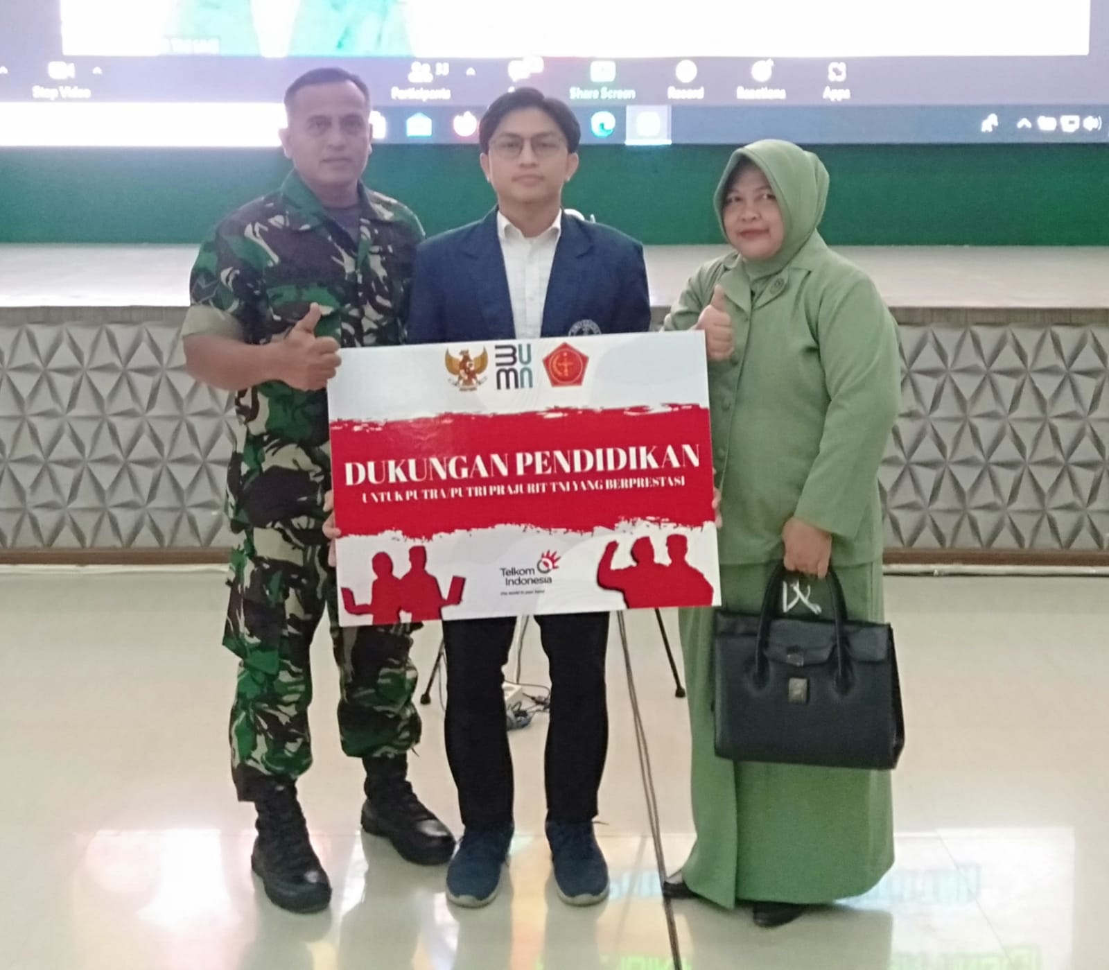 Berprestasi..,Anak Serka Suratno Babinsa Kodim 0201/Medan Terima Bantuan Pendidikan dari Panglima TNI & BUMN, Senin (28/02/22), (V24/AL)