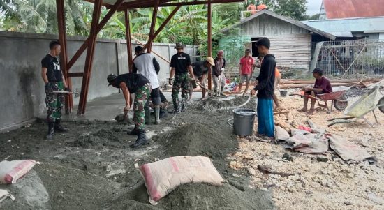 Jelang Bulan Puasa, Satgas Pamtas RI-PNG Yonif 711/Raksatama Bantu Karya Bakti