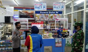 Terus Berikan Himbauan Protkes, Koramil 17 Sumberlawang Bersama Polsek Pergencar Patroli, Senin (28/02/2022), (V24/Amir)